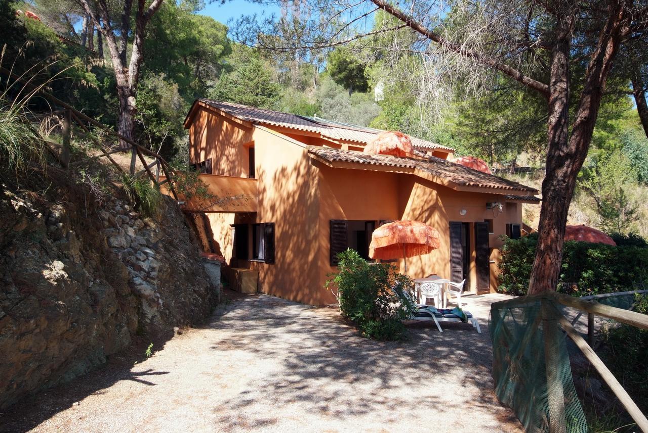 Residence Sud Est Porto Azzurro Extérieur photo